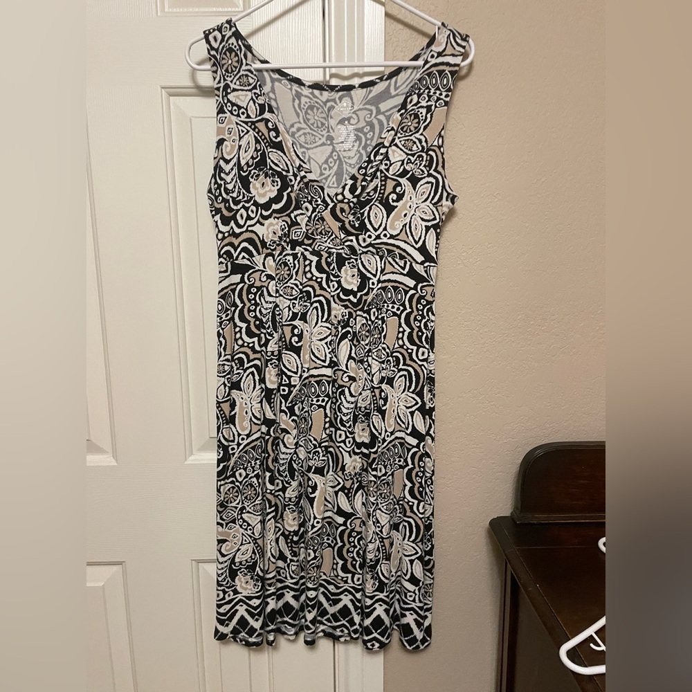 St. John Black and White Sleeveless Maxi Sundress